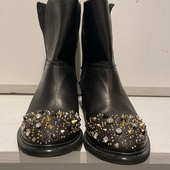 🥾Zara Black Leather Studded, Rhinestone Boots - Picture 4 of 15
